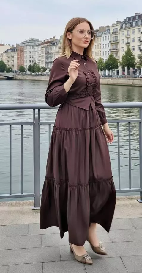 AI Video from prompt: Wanita tersebut berjalan maju kedepan seperti mo