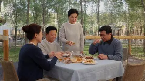 AI Video from prompt: Сделай рекламу телефона леново к12 про