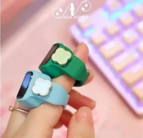 AI Video from prompt: buat gambar berikut ini berputar-putar ke kanan 