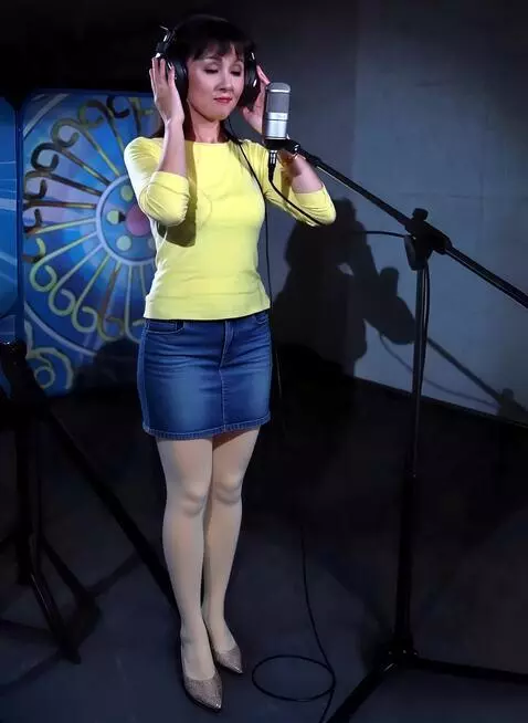 AI Video from prompt: A young woman in a recording studio. Light nylon