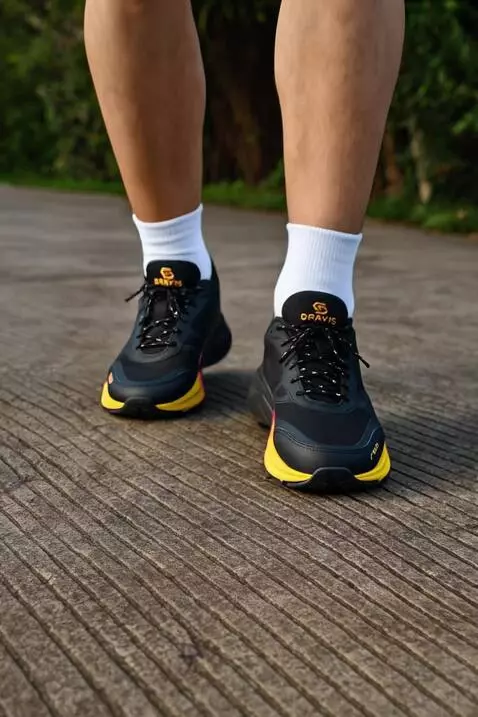 AI Video from prompt: Buat gambar ini jadi video, orang lagi pemanasan