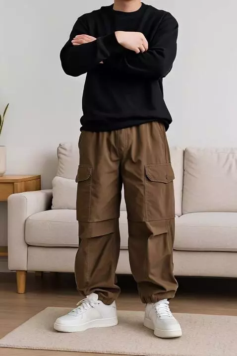 AI Video from prompt: Anak tersebut menyilangkan tangan di dada berpos