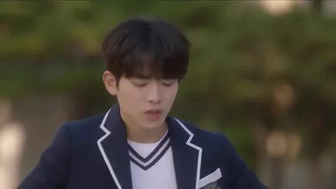 AI Video from prompt: 东海第三武道高中。      嘭！      伴随着一声巨响，一道身影从高一五班的教室飞出，如同