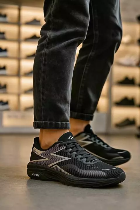 AI Video from prompt: Sepatu tersebut sedang direview dengan detail ke