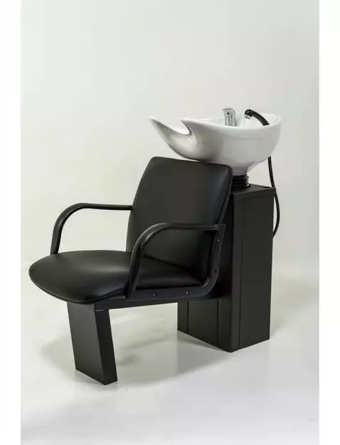 AI Video from prompt: A cinematic, highly detailed shot of a 35-year-o