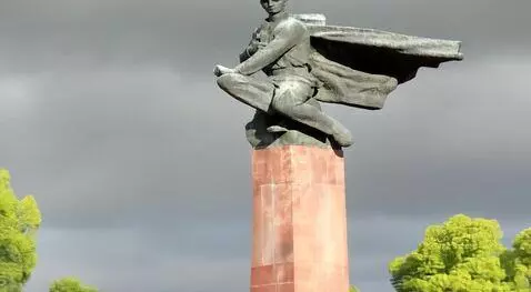 AI Video from prompt: statue is flying