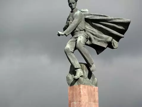 AI Video from prompt: statue is flying