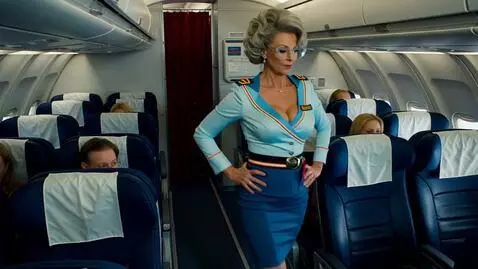 AI Video from prompt: Женщина , 40 лет, модельной внешности, красивая,