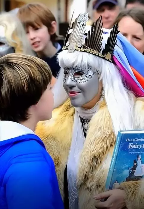 AI Video from prompt: Снежная королева целует юношу в губы и после поц