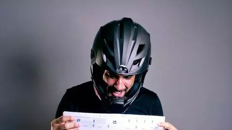 AI Video from prompt: Михаил Шафутинский  в кроссовм шлеме переворачив