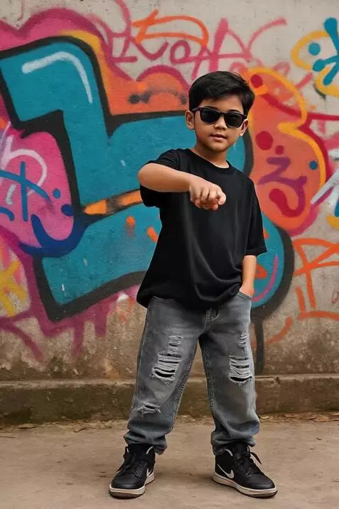 AI Video from prompt: Pria tersebut merentangkan tangannya kemudian be