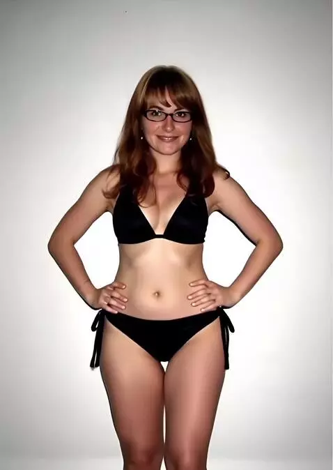 AI Video from prompt: The girl walks towards