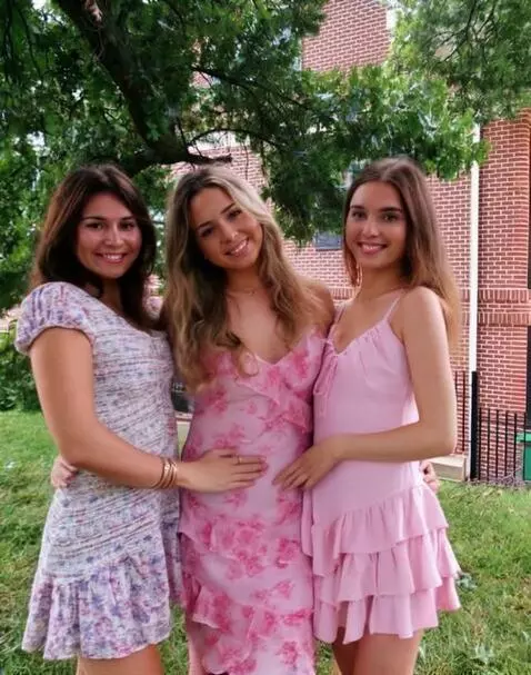 AI Video from prompt: Girls doing scorpion