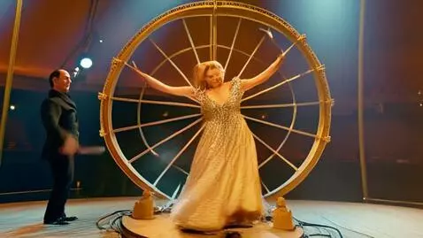 AI Video from prompt: Elegant circus performance with a glamorous touc