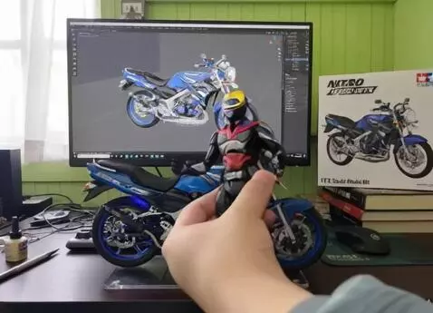 AI Video from prompt: Sepasang tangan mengambil action figure dan mere