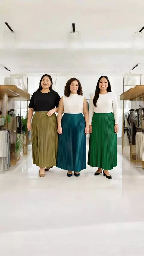 AI Video from prompt: Ke 3 wanita berjoget seirama dan gerakannya sama