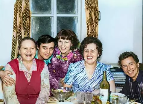 AI Video from prompt: Live photo, people smiling