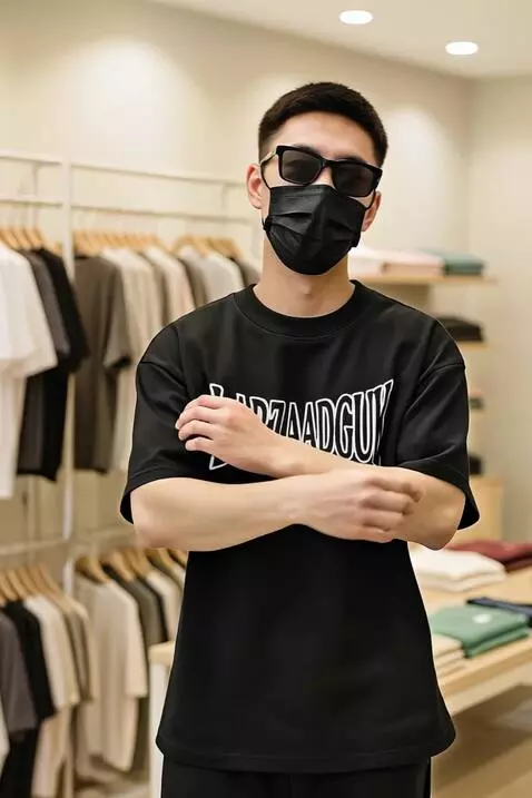 AI Video from prompt: Pria tersebut menyilangkan tangan di dada bergay