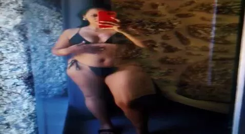 AI Video from prompt: Sexy shake dance