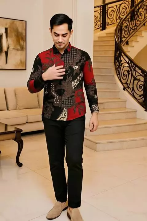 AI Video from prompt: Seorang pria bergerak berjalan santai sambil mem