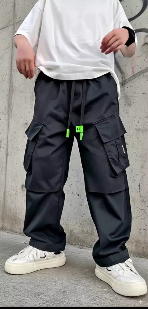 AI Video from prompt: model anak tersebut menyilangkan tangan di dada 