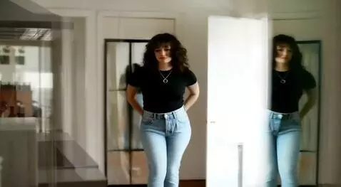 AI Video from prompt: MI DISPIACE IO NON FACCIO PIU' DEVO MORIRE L'ATT