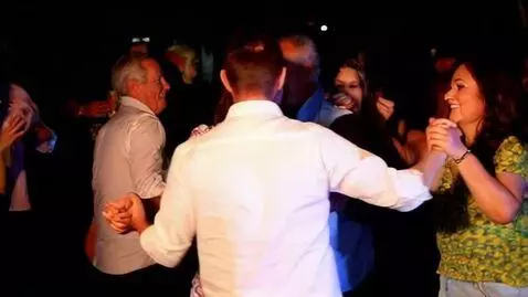 AI Video from prompt: Everybody dancing