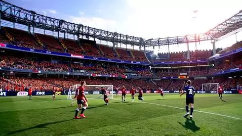 AI Video from prompt: Томпсон забивает гол за оренбург