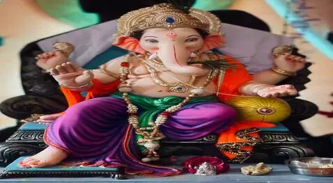 AI Video from prompt: Transform this image of Lord Ganesha into a stan