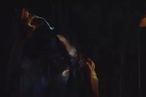 AI Video from prompt: Нужен видео-ролик про стеклянное манго, которое 