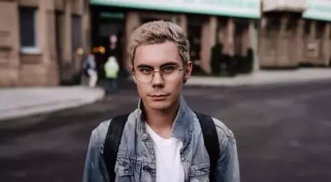 AI Video from prompt: Топлес СПБ Купить Квартиру Посуточно