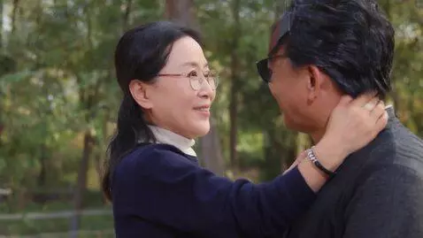 AI Video from prompt: Эта девушка которая изображена на фото целуется 