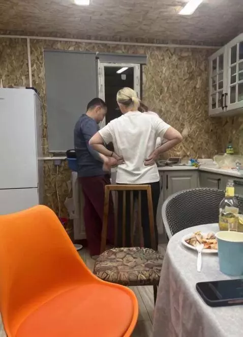 AI Video from prompt: Они все резко танцуют чечетку