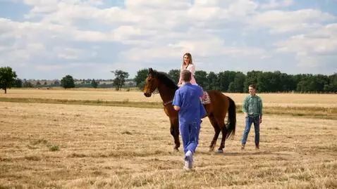 AI Video from prompt: caras Petras I geria vyna su Augustu II