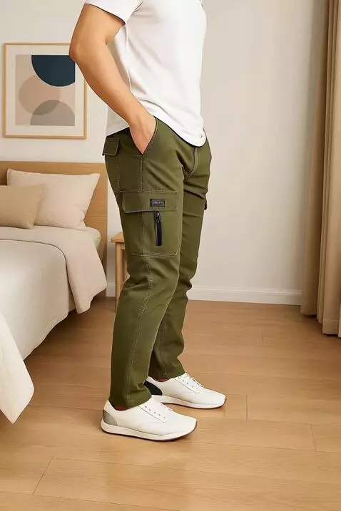 AI Video from prompt: Seorang model pria sedang melakukan gerakan pose