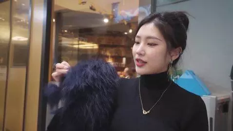 AI Video from prompt: Պրոմեթևսը հոգ է տանում մարդկանց մասին․ նրանք տխո