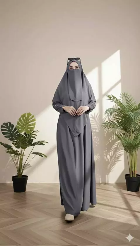 AI Video from prompt: Wanita tersebut berjalan kedepan dan mundur sedi