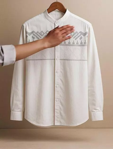 AI Video from prompt: Ada tangan yg menyentuh dan mereview baju Koko t