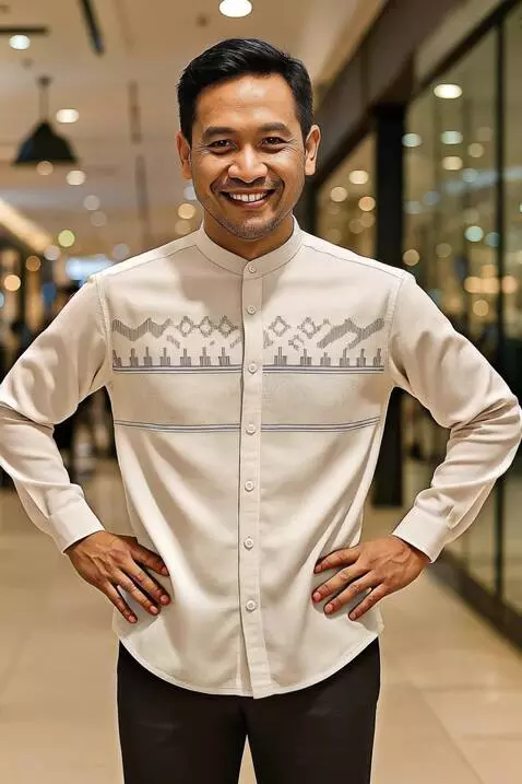 AI Video from prompt: Pria tersebut berkacak pinggang sambil tersenyum