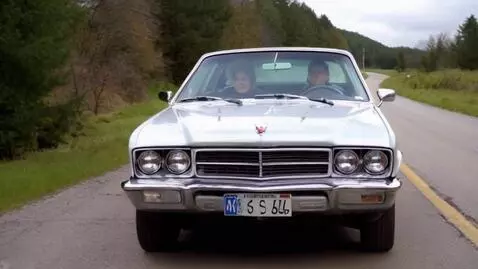 AI Video from prompt: Бабушка ломает Ладу Весту и говорит раньше было 