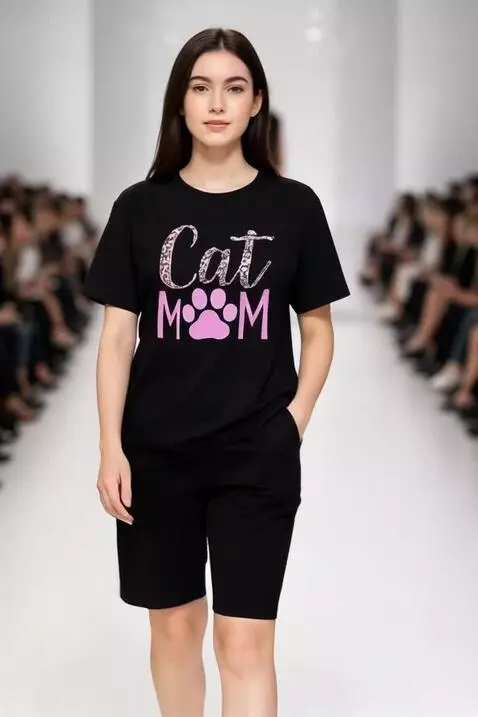 AI Video from prompt: Seorang wanita tersebut bergerak dan bergaya sep