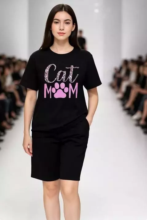 AI Video from prompt: Seorang wanita tersebut bergerak dan bergaya sep