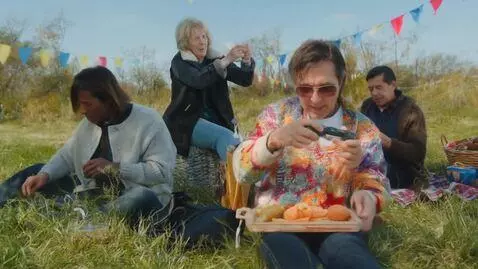 AI Video from prompt: human play game on pc