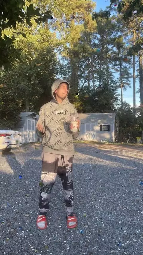 AI Video from prompt: Make a video of the news reporting me rapper HPB