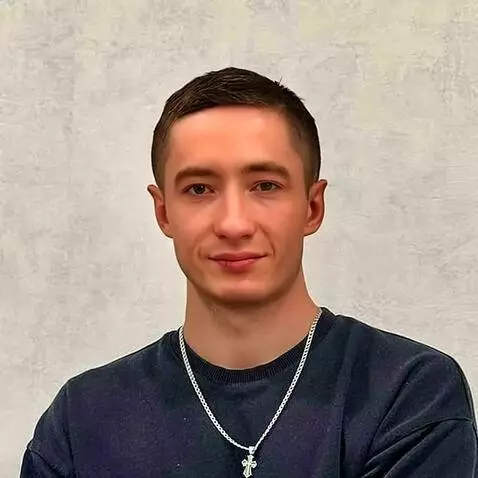 AI Video from prompt: Этот человек превращается в афроамериканца