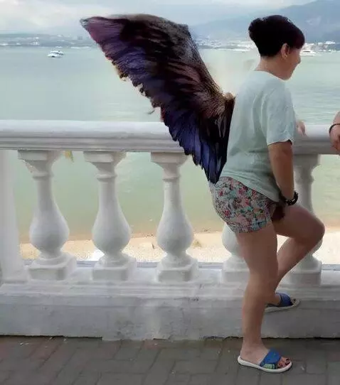 AI Video from prompt: выросли крылья и она полетела