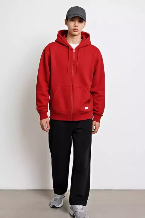 AI Video from prompt: “Seorang model laki-laki muda tinggi 200 cm berj