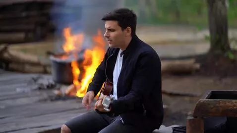 AI Video from prompt: Создай видео из картинки на которой парень  игра