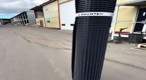 AI Video from prompt: рулон оживает и бежит вперед на своих ногах