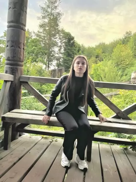 AI Video from prompt: the girl gets up from the bench and turns her ba